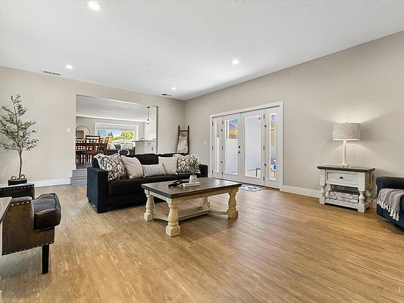 3rd image of 1817 Peoria Court