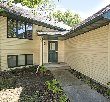 3rd image of 25 Newton Ave S