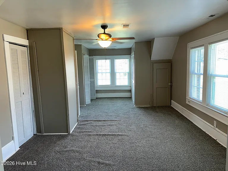129 W 6th St — Photo 10