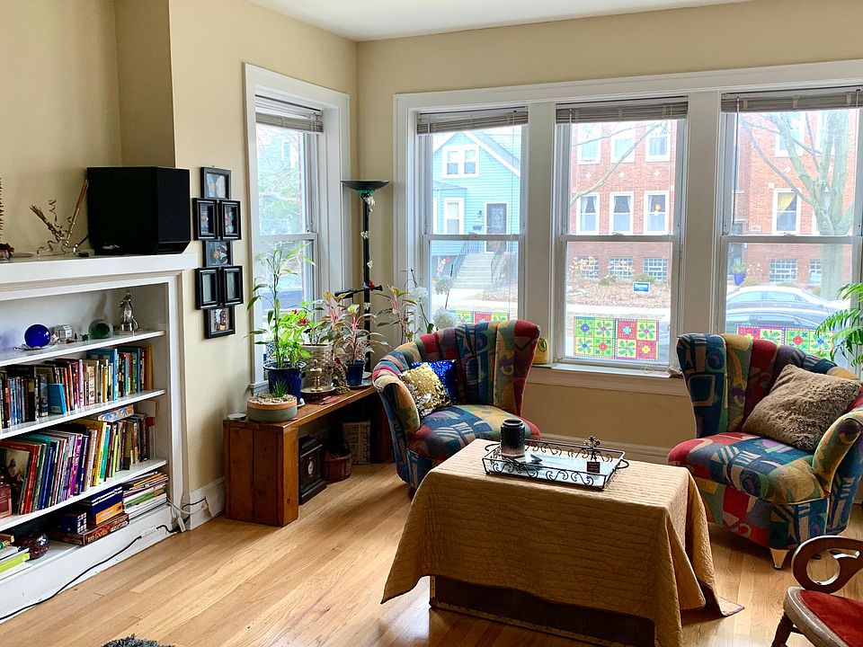 Living room (west facing)