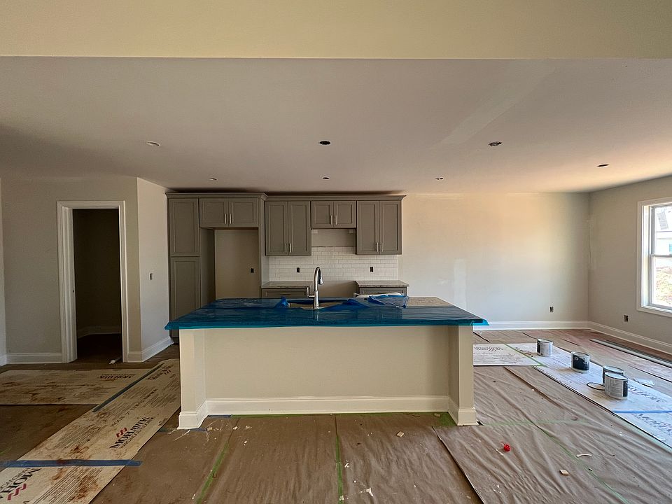 2nd image of 2102 Spring Lakes Cir
