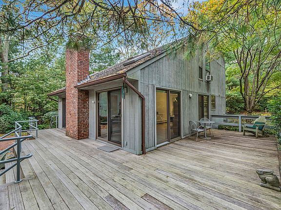 5th image of 33 Montauk Blvd