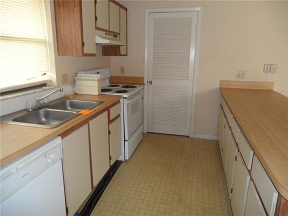 3rd image of 2050 NW OLEANDER Boulevard #9-209