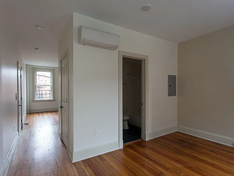 57 E McMicken Ave — Photo 4