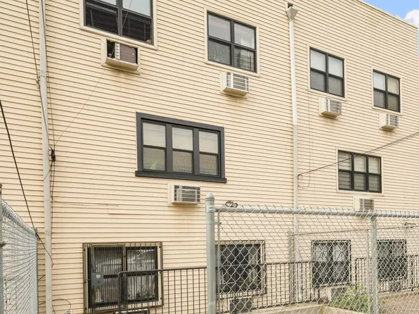 109 Pulaski Street image 7 of 10