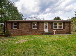 2117 Laymantown Rd, Troutville, VA 24175
