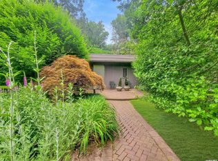 94 Papermill Rd, Manhasset, NY 11030