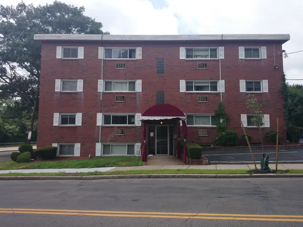 2 Lagrange St APT 4, West Roxbury, MA 02132