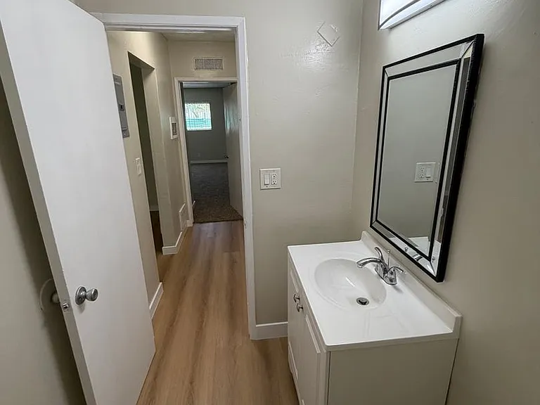 Stone Gate Apartments — Photo 43