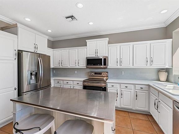 5th image of 762 Seaview Dr