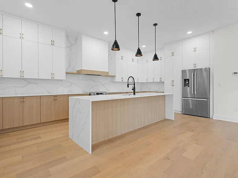 3202 W La Salle St — Photo 27