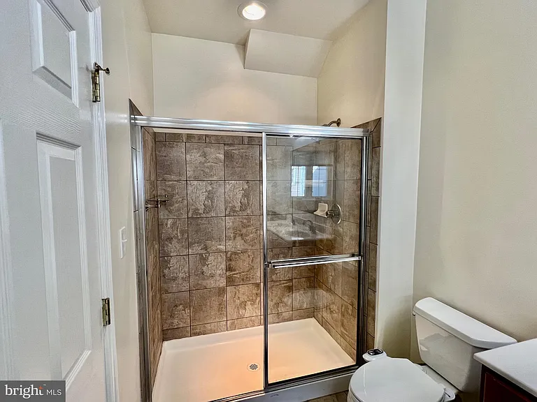 1329 Parish Ave — Photo 20