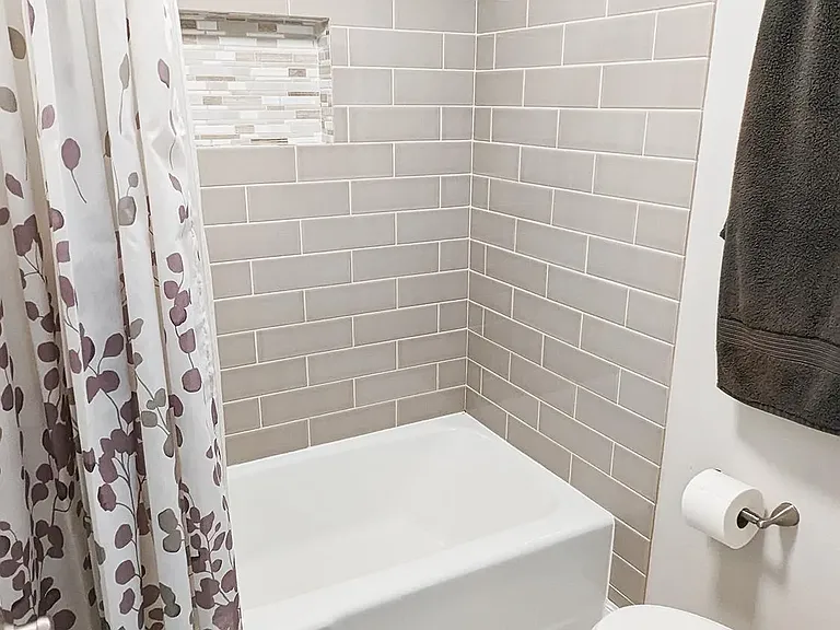 2410 Albatross St #6 — Photo 8