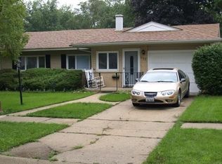 223 Crest Ave, Elk Grove Village, IL 60007