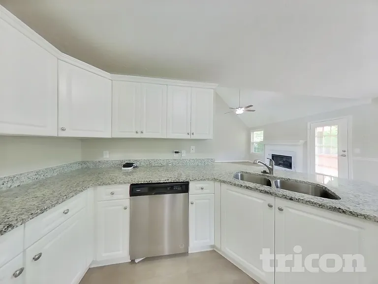 800 Chaney Woods Dr — Photo 8