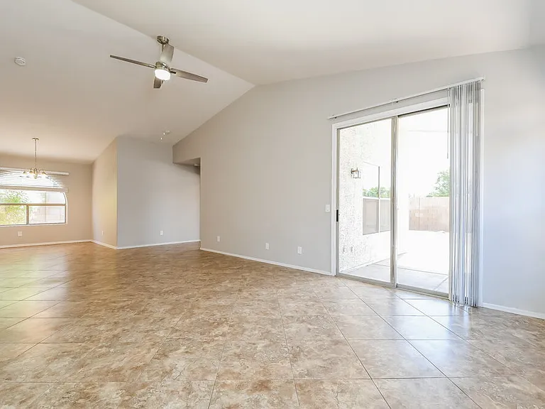 1058 S Sierra St — Photo 7