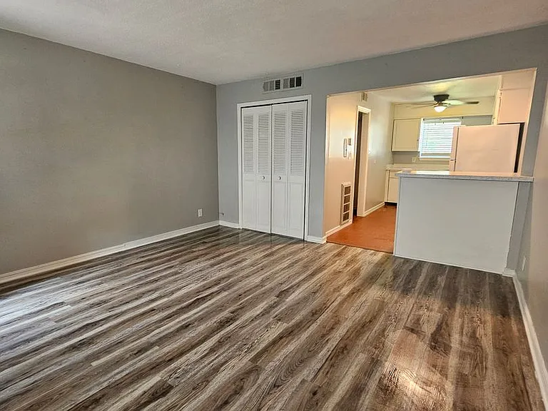 Woodward Park Apartments — Photo 1