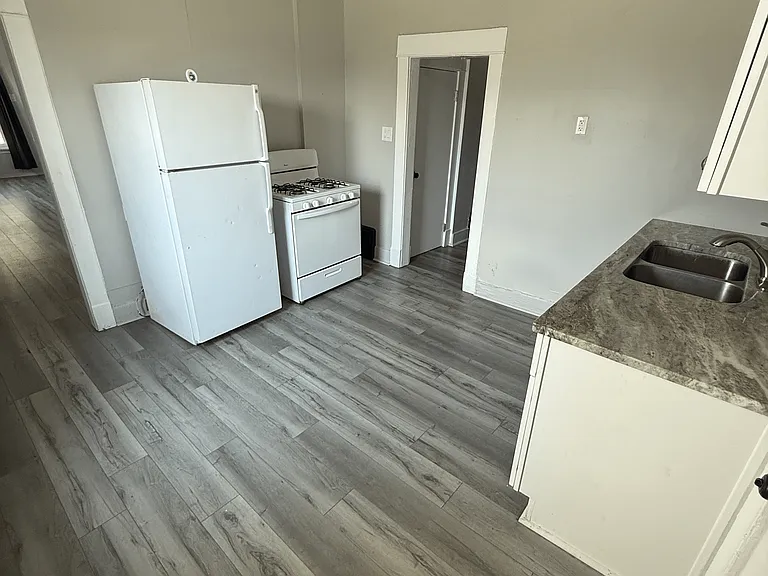 2937 Avenue A — Photo 2