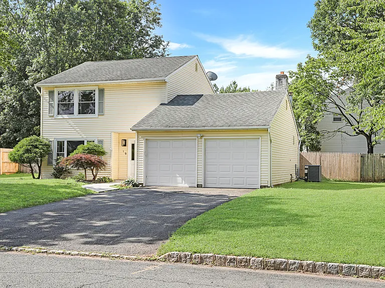 19 Pierson Dr — Photo 30