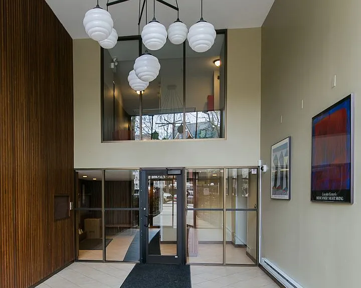 Lincoln Park Living! — Photo 14