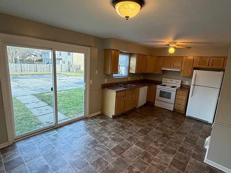 1163 Bernath Pkwy — Photo 3
