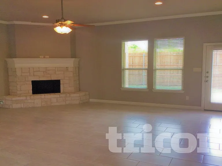 4406 Logan Cir — Photo 2
