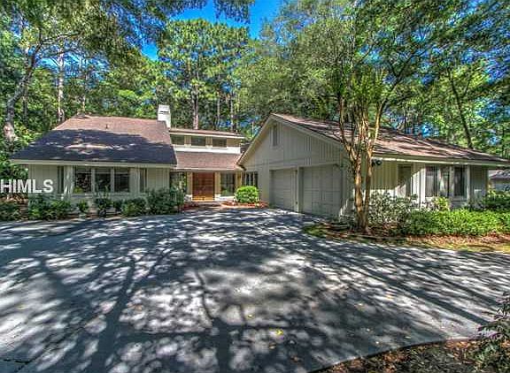 3rd image of 52 Crooked Pond Dr