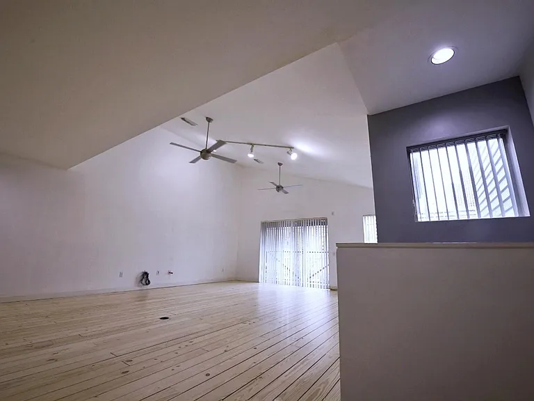 702 Ruthven St — Photo 11