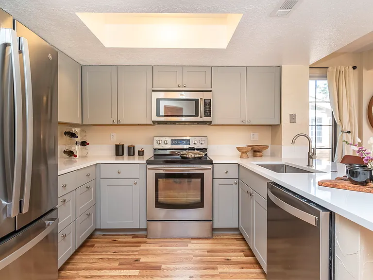 5950 Gunbarrel Ave #E — Photo 8