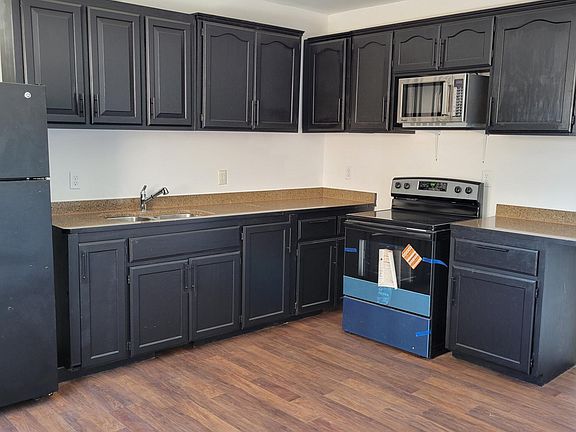 3rd image of 205 Elm Ave SE