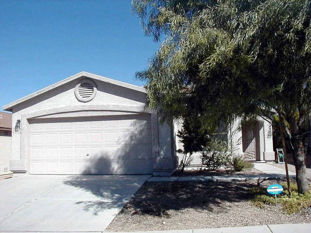 4 bed, 2.0 bath, 1600 sqft, $1,999 — Photo 1