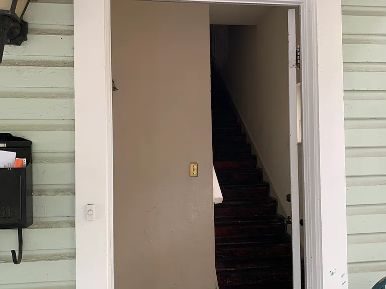 238 SW 2nd Pl #B — Photo 4
