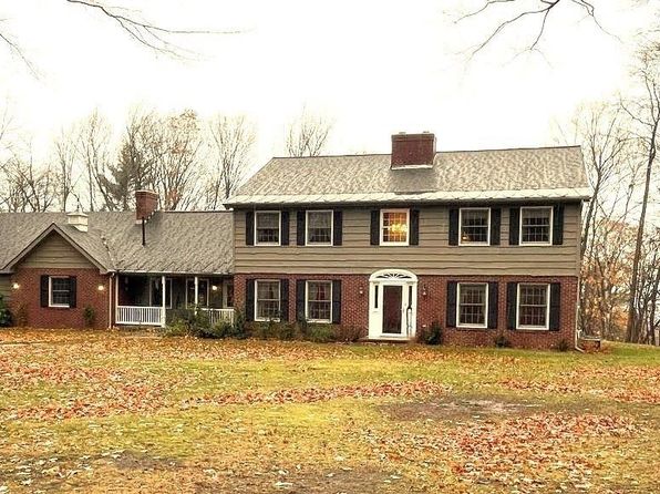 27 Oak Hill Dr, Marquette, MI 49855