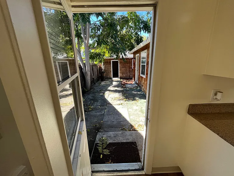521 Hilmar St — Photo 12