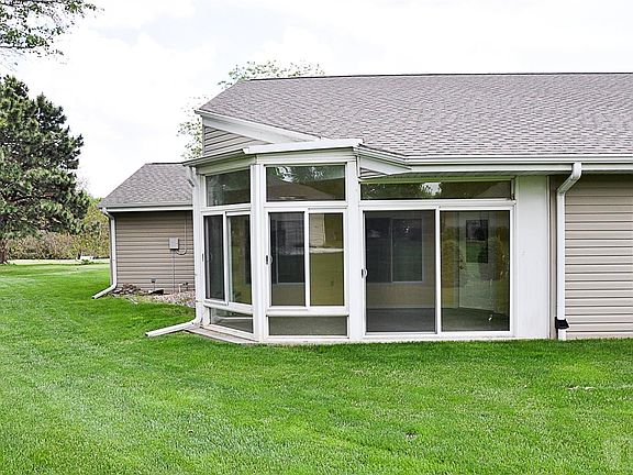 4th image of 1400 Meadows Townhomes Ln