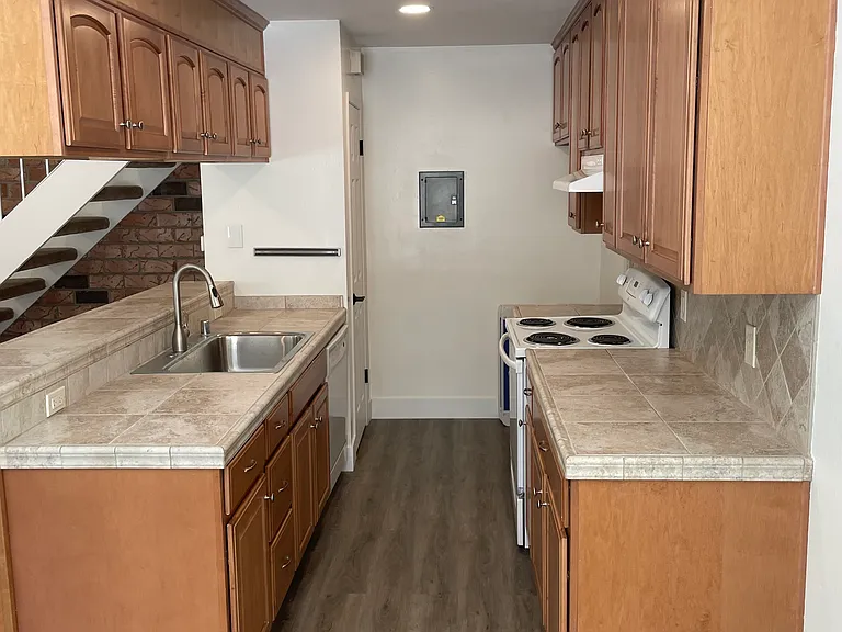 340 N 1st St #2 — Photo 3