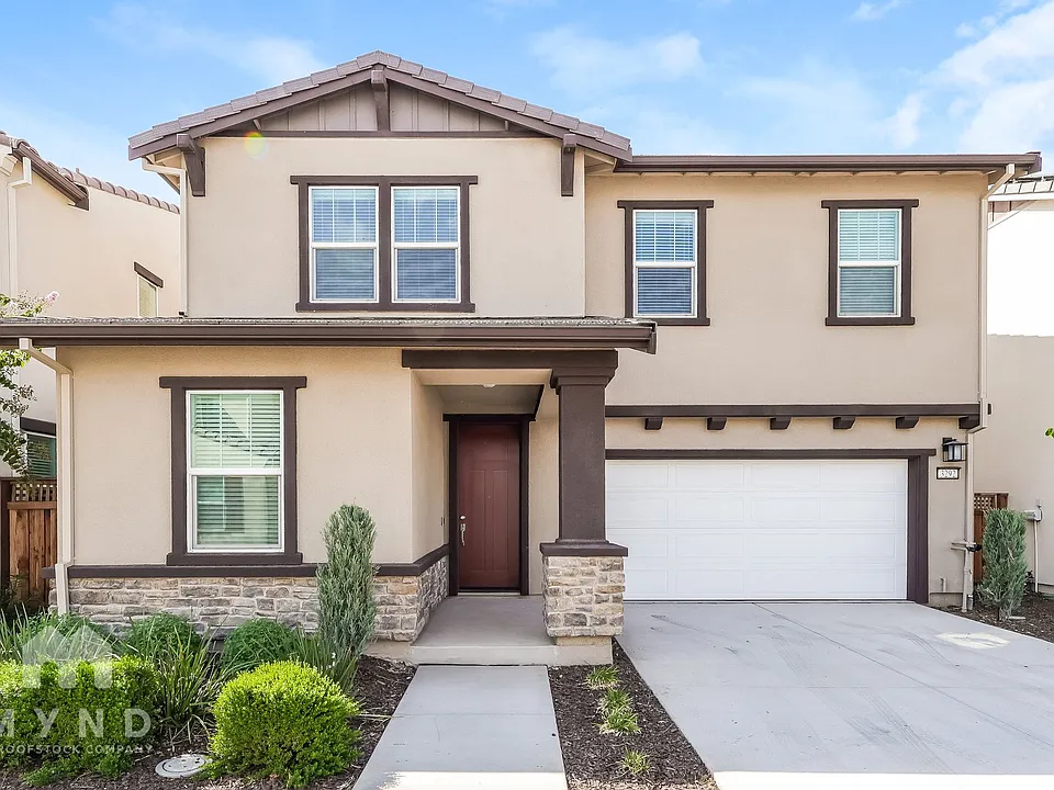3292 Irish Meadow Way