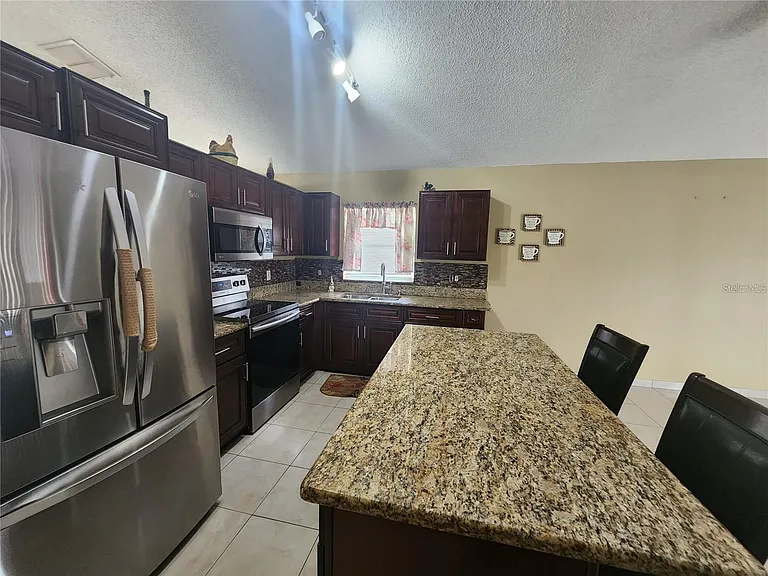 2483 Shelby Cir — Photo 14