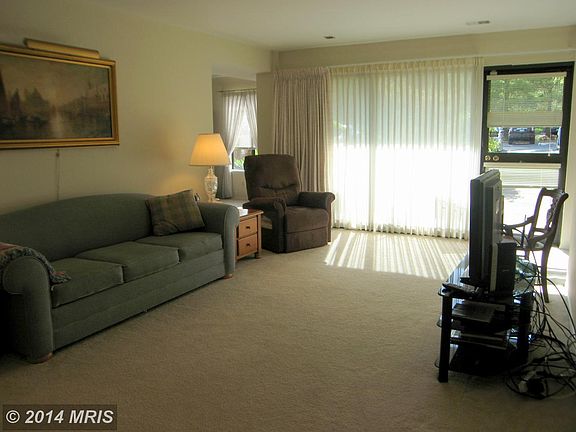 5th image of 11319 Commonwealth Dr #1