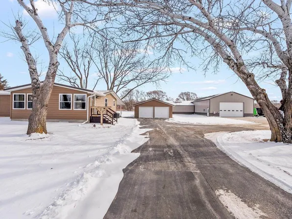 5944 Big Woods Rd, Cedar Falls, IA 50613