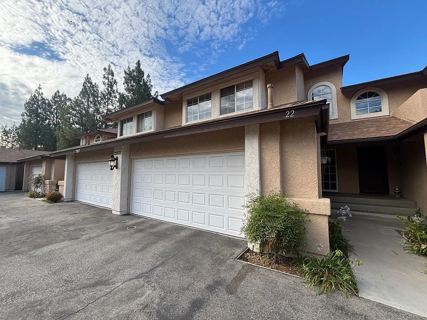 Charming 3-Bedroom Home in the Mountain View Court Community! — Photo 1