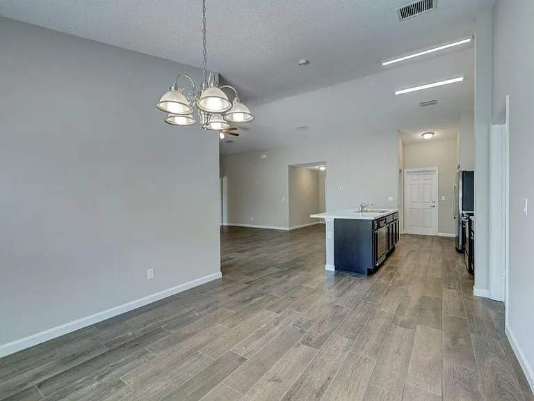 586 SW Laconic Ave — Photo 15