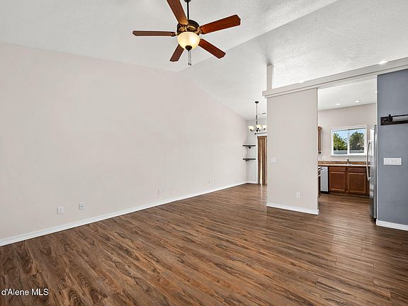 4th image of 2290 E Knapp Dr