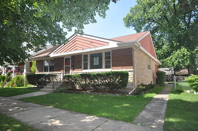 2506 Clarke St photo 1