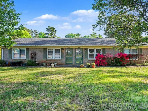 6100/6102 Pleasant Grove Rd, Charlotte, NC 28216