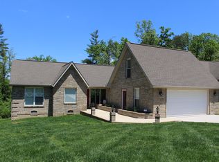 1332 E Deer Creek Dr, Crossville, TN 38571