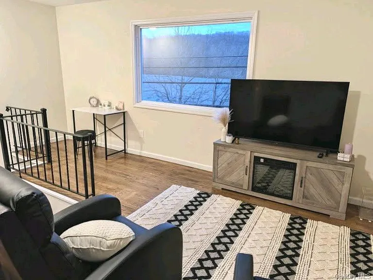 580 Lakes Rd — Photo 4
