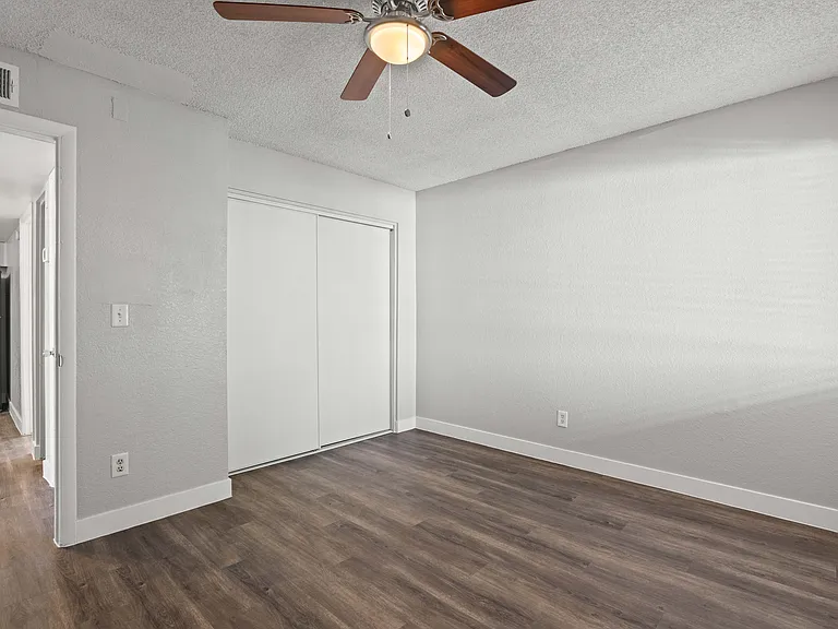 Mariposa Flats — Photo 10