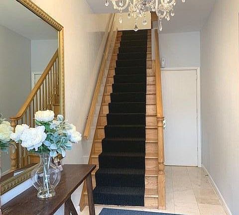 Entrance - Lovely Maintained Building