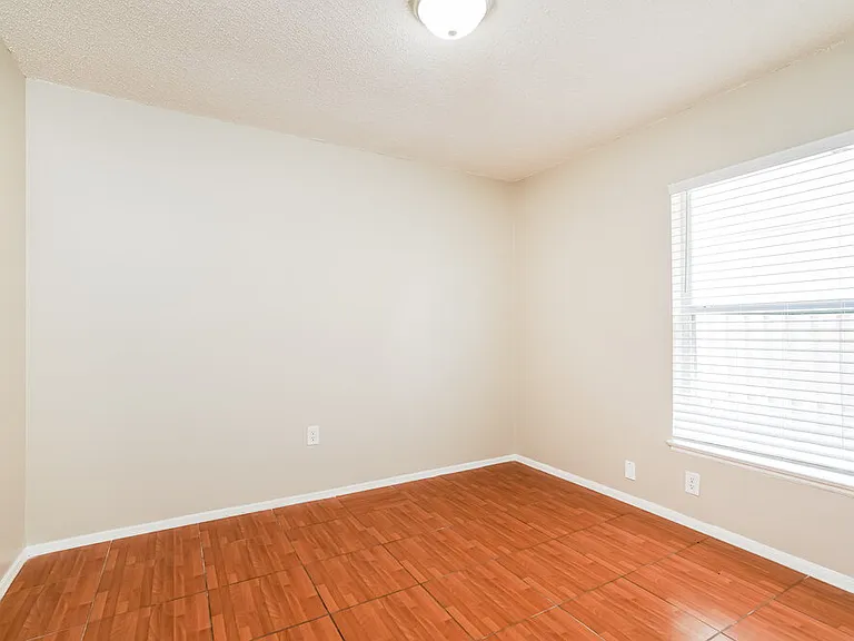 1227 Heather Lake Dr — Photo 14